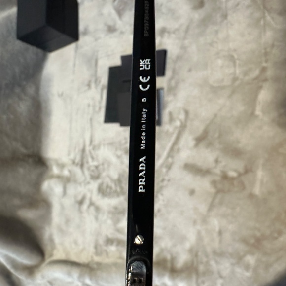 Prada sunglasses LIKE NEW! PRADA Men's Sunglasses, PR 20YS - Picture 5 of 6